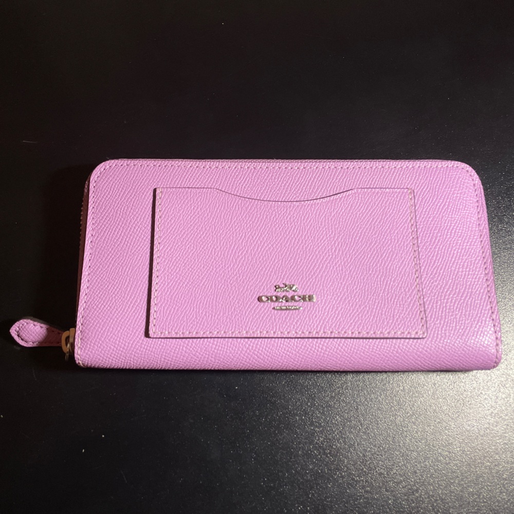 NWOT - COACH ACCORDION ZIP WALLET IN SILVER/DUSTY LAVENDER (COACH 54007)